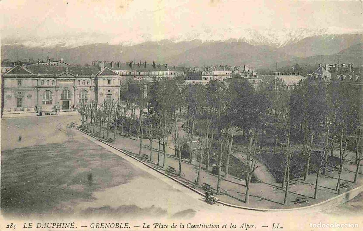 Cartes Postales: France - 38 - Grenoble - La Place de la Constitution et les Alpes - Pr&eacute;curseur - CPA - Voir Scans Re