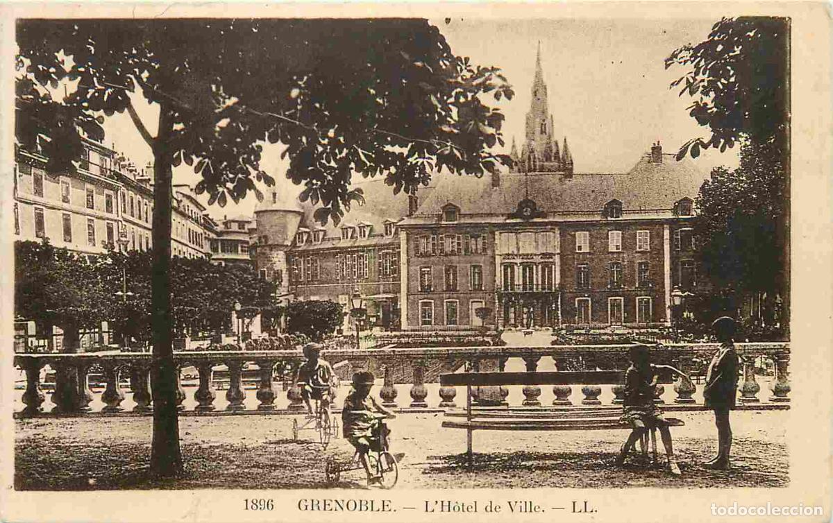 Postais: France - 38 - Grenoble - L'Hotel de Ville - Anim&eacute;e - Enfants - Jouets - tricycle - CPA - Voir Scans