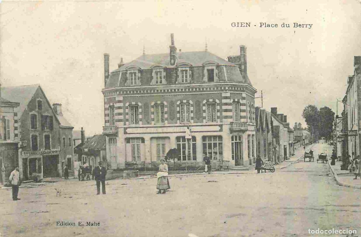 Postcards: France - 45 - Gien - Place du berry - Anim&eacute;e - CPA - Oblit&eacute;ration ronde de 1915 - Voir Scans Recto-V
