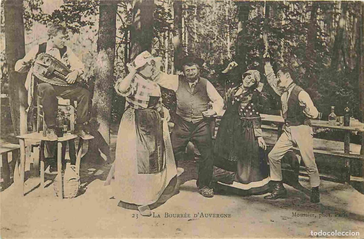 Postcards: France - 63 - Auvergne - La Bourr&eacute;e d'Auvergne - Anim&eacute;e - Folklore - Sc&egrave;ne et Types - Danse Folklori