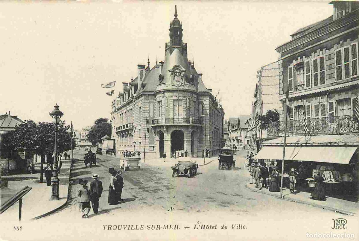 Postcards: France - 14 - Trouville - L'Hotel de Ville - Anim&eacute;e - Automobiles - CPA - Voir Scans Recto-Verso