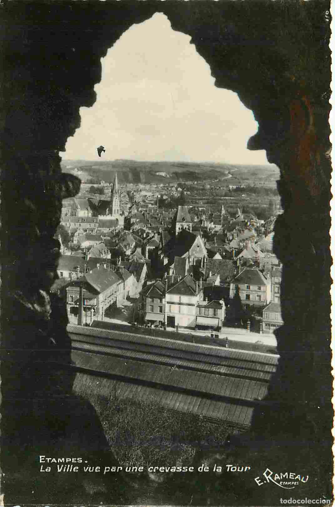 Postales: France - 91 - Etampes - La Ville vue par une crevasse de la Tour - Carte Dentel&eacute;e - CPSM format CPA