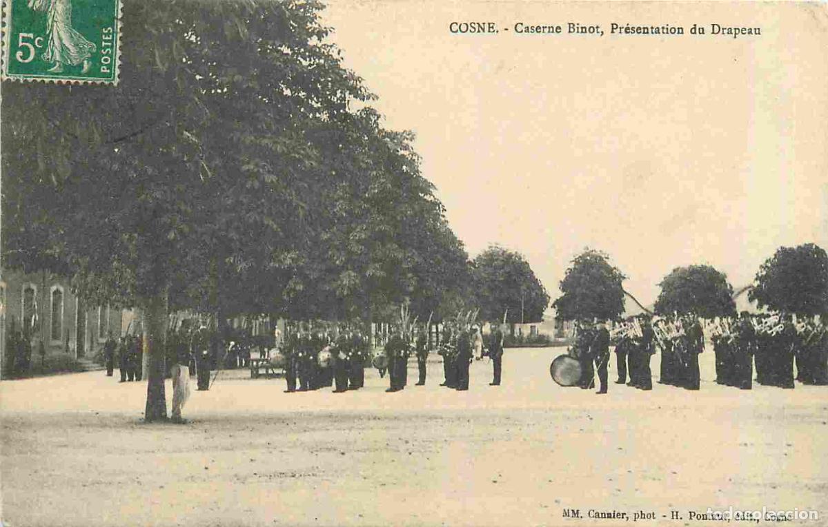 Cartoline: France - 58 - Cosne Cours sur Loire - Caserne Binot - Pr&eacute;sentation du Drapeau - Anim&eacute;e - Militaria -
