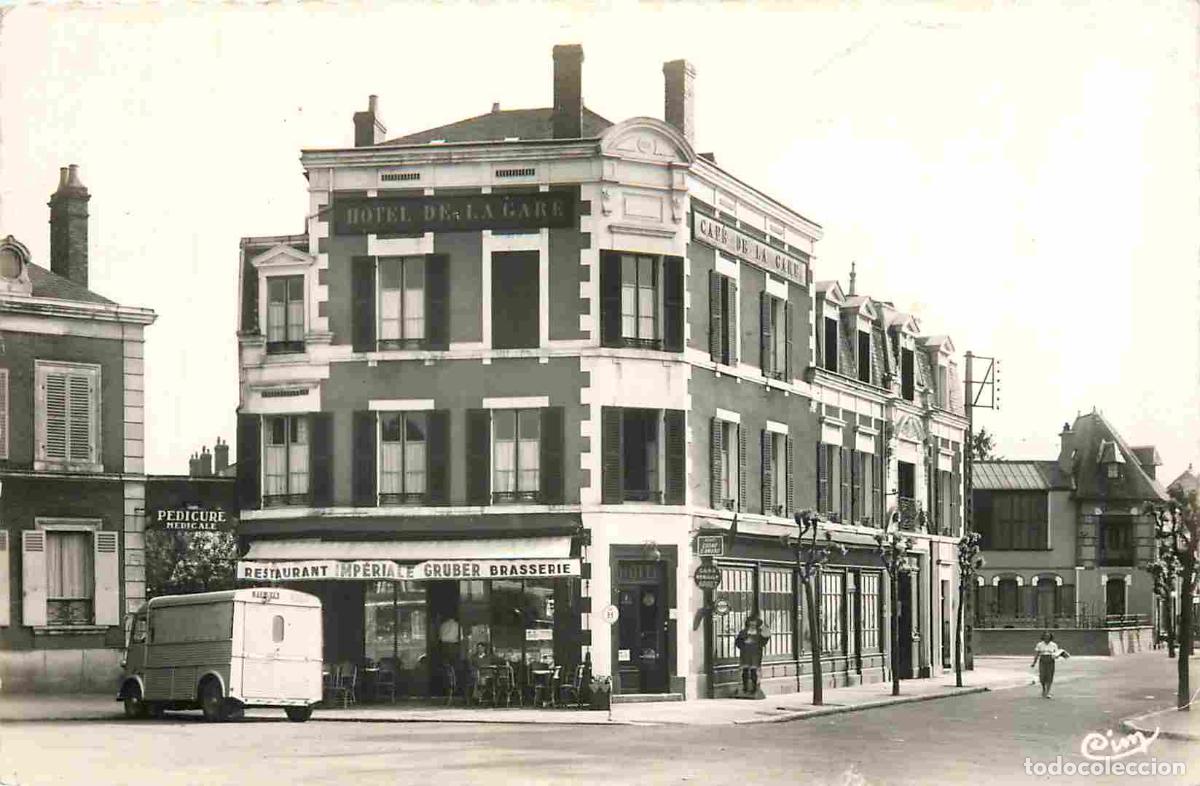 Cartoline: France - 58 - Cosne Cours sur Loire - Hotel de la Gare et Rue du 14 Juillet - Anim&eacute;e - Automobiles -