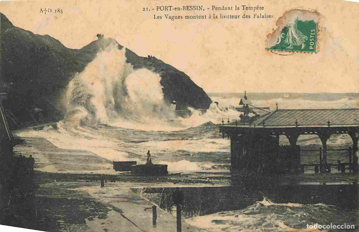 Postkarten: France - 14 - Port en Bessin - Pendant la Temp&ecirc;te - Les Vagues montent &agrave; la hauteur des Falaises - E