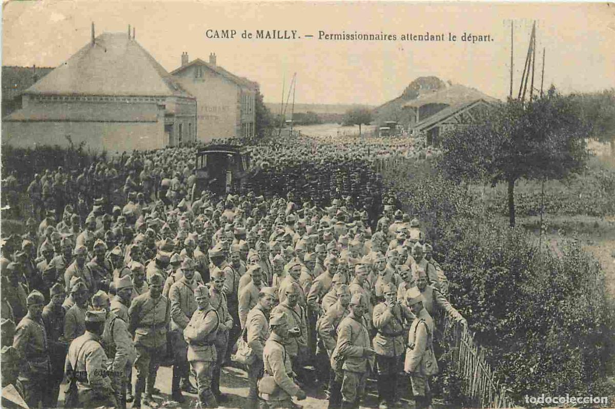 Postkarten: France - 10 - Mailly le Camp - Camp de Mailly - Permissionnaires attendant le d&eacute;part - Anim&eacute;e - Mili