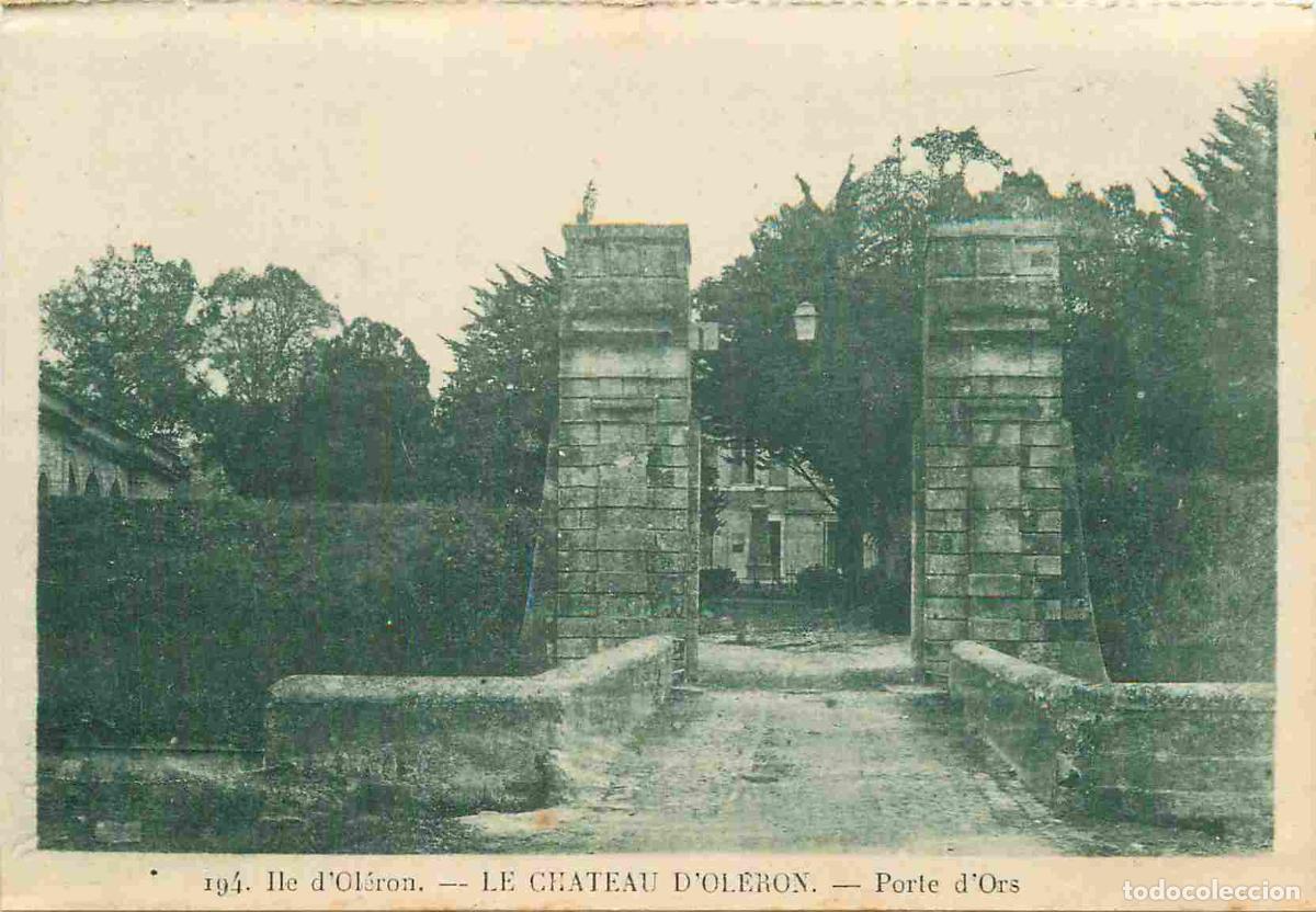 Cartoline: France - 17 - Ile d'Ol&eacute;ron - Le Ch&acirc;teau d'Ol&eacute;ron - Porte d'Ors - CPA - Etat carte provenant d'un car