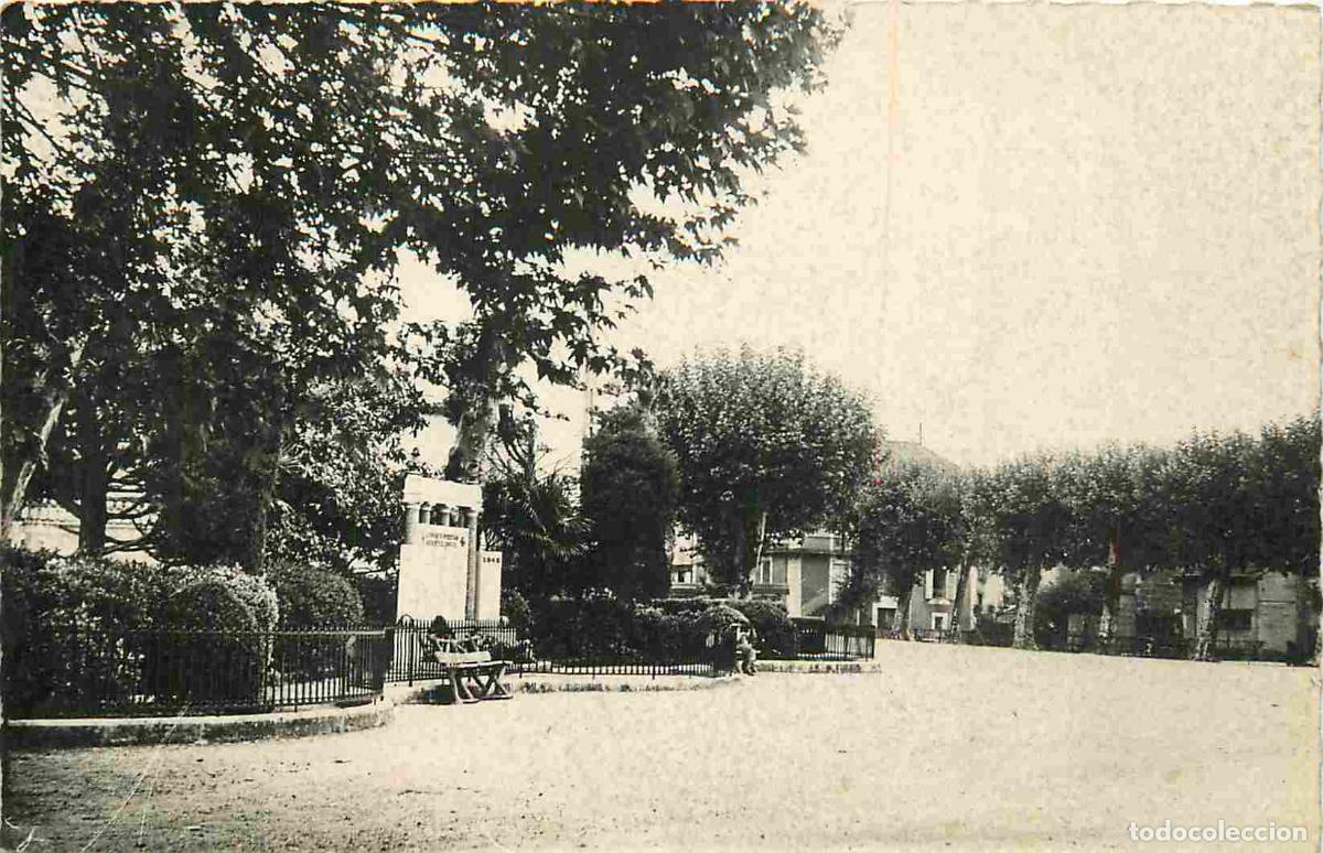 Postkarten: France - 24 - Mussidan - Place de la R&eacute;publique et Monument aux Morts de 1914-1918 - Mention Photogr