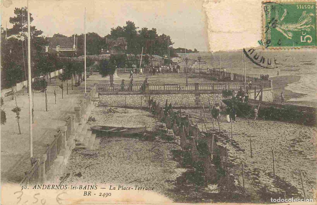 Cartoline: France - 33 - Andernos les Bains - La place Terrasse - CPA - Oblit&eacute;ration de 1918 - &Eacute;tat mauvais tim
