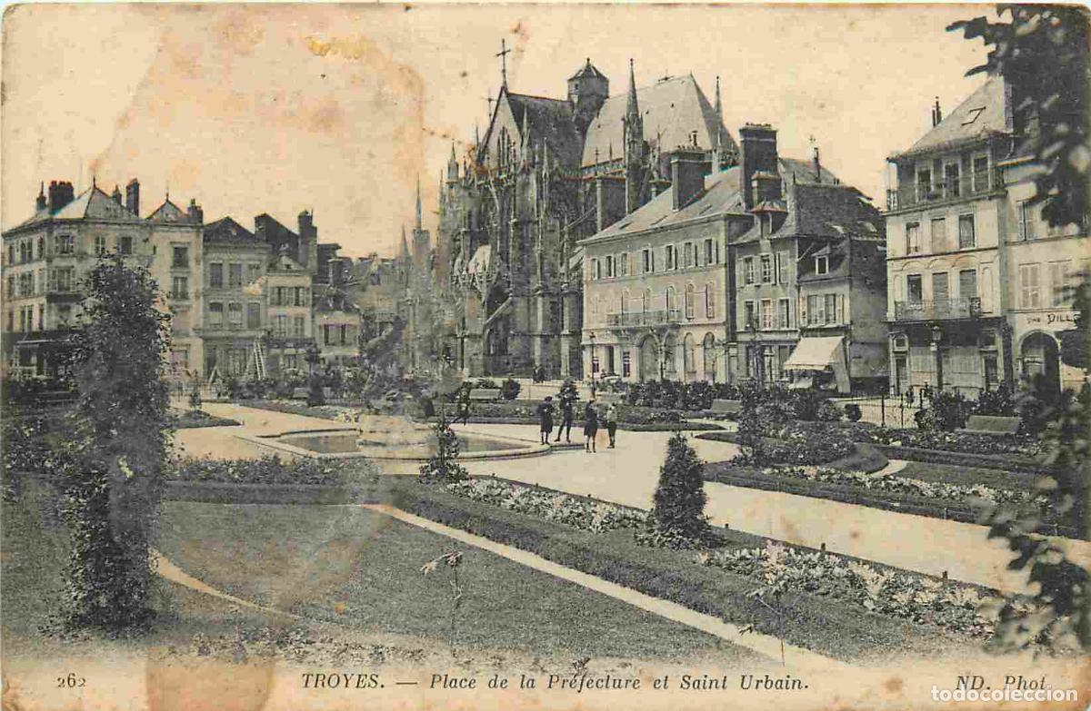 Postcards: France - 10 - Troyes - Place de la pr&eacute;fecture et Saint-Urbain - CPA - Voir Scans Recto-Verso