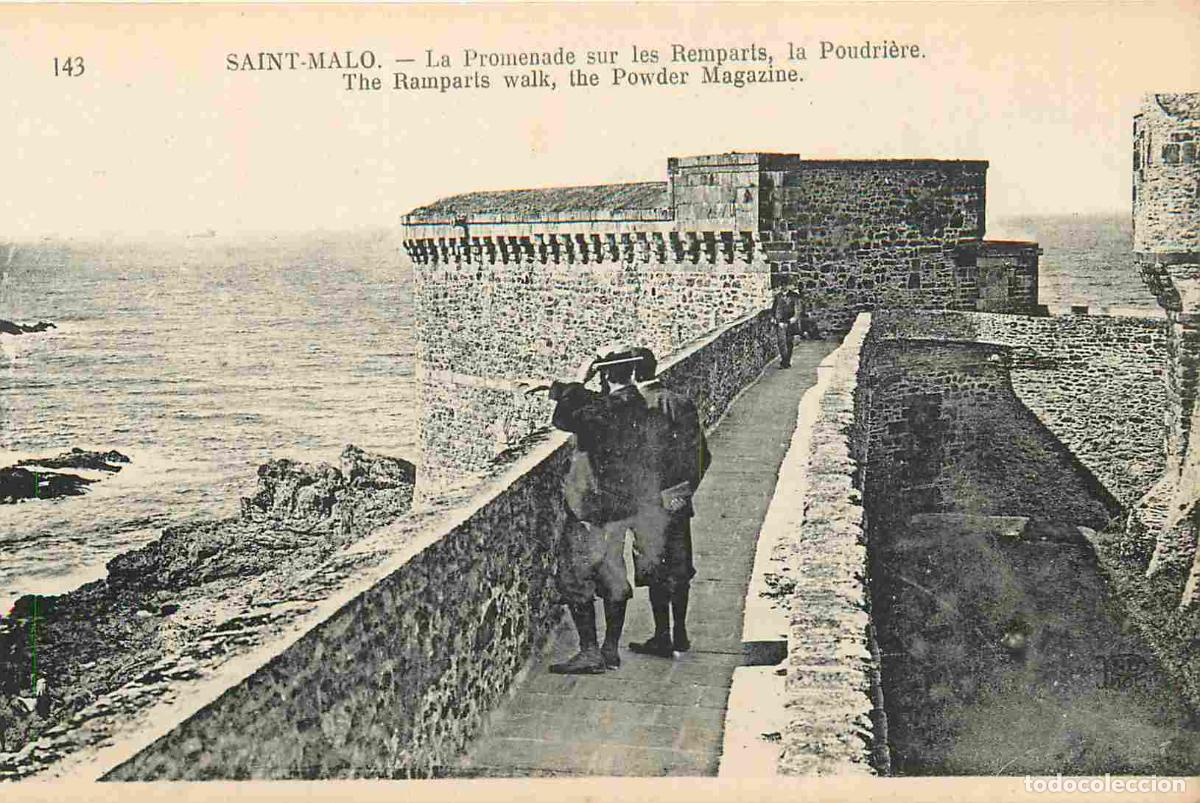 Postcards: France - 35 - Saint Malo - La promenade sur les remparts - la poudri&egrave;re - Anim&eacute;e - CPA - Voir Scans