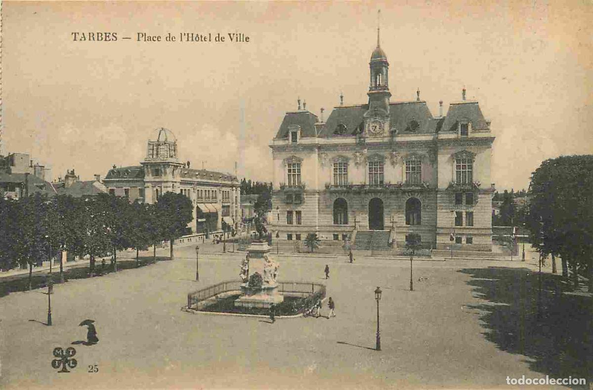 Postkarten: France - 65 - Tarbes - Place de l'h&ocirc;tel de ville - Carte provenant d'un Carnet - CPA - Voir Scans Re