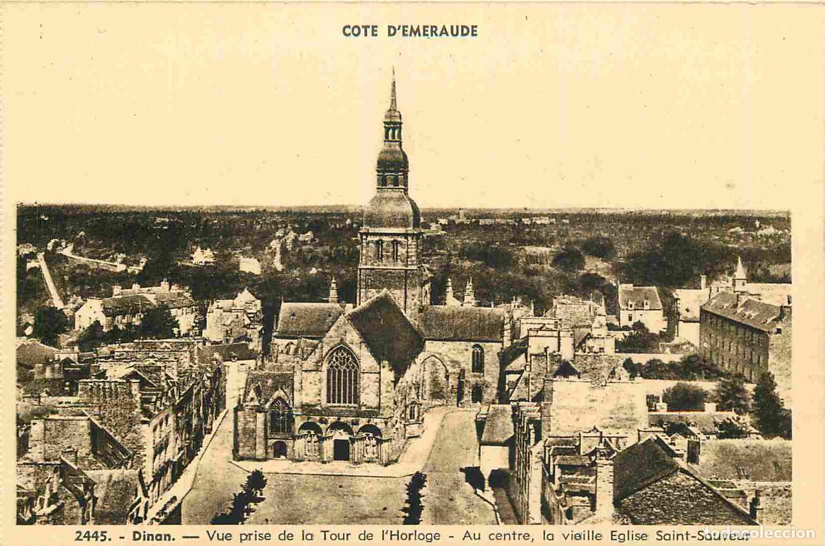 Postales: France - 22 - Dinan - Vue prise de la tour de l'horloge - au centre la vieille &eacute;glise Saint Sauveur