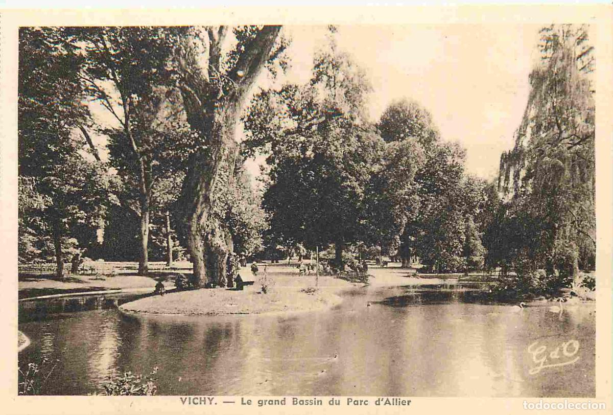 Postcards: France - 03 - Vichy - Le grand bassin du parc d'allier - Carte provenant d'un Carnet - CPA - Voir Sc