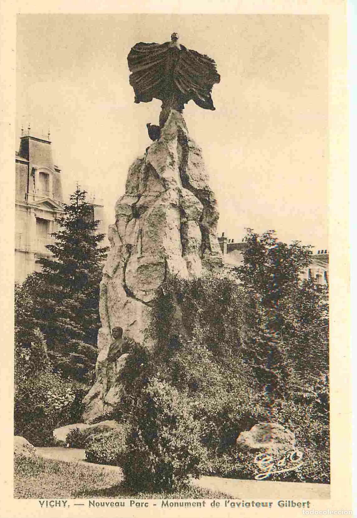 Postcards: France - 03 - Vichy - Nouveau parc - monument de l'Aviateur Gilbert - Carte provenant d'un Carnet -