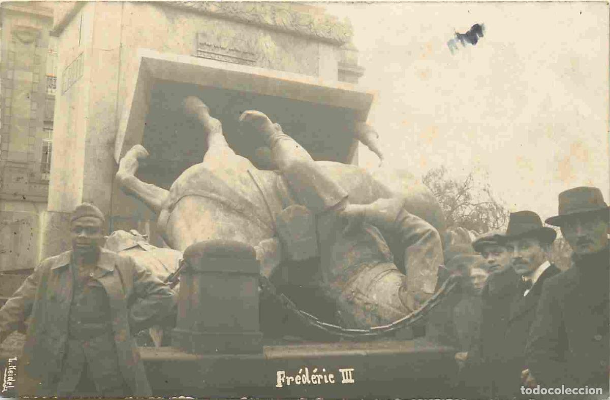 Postales: France - 57 - Metz - Carte Photo - Renversement du Monument Fr&eacute;d&eacute;ric III en 1918 - Anim&eacute;e - CPA - Vo