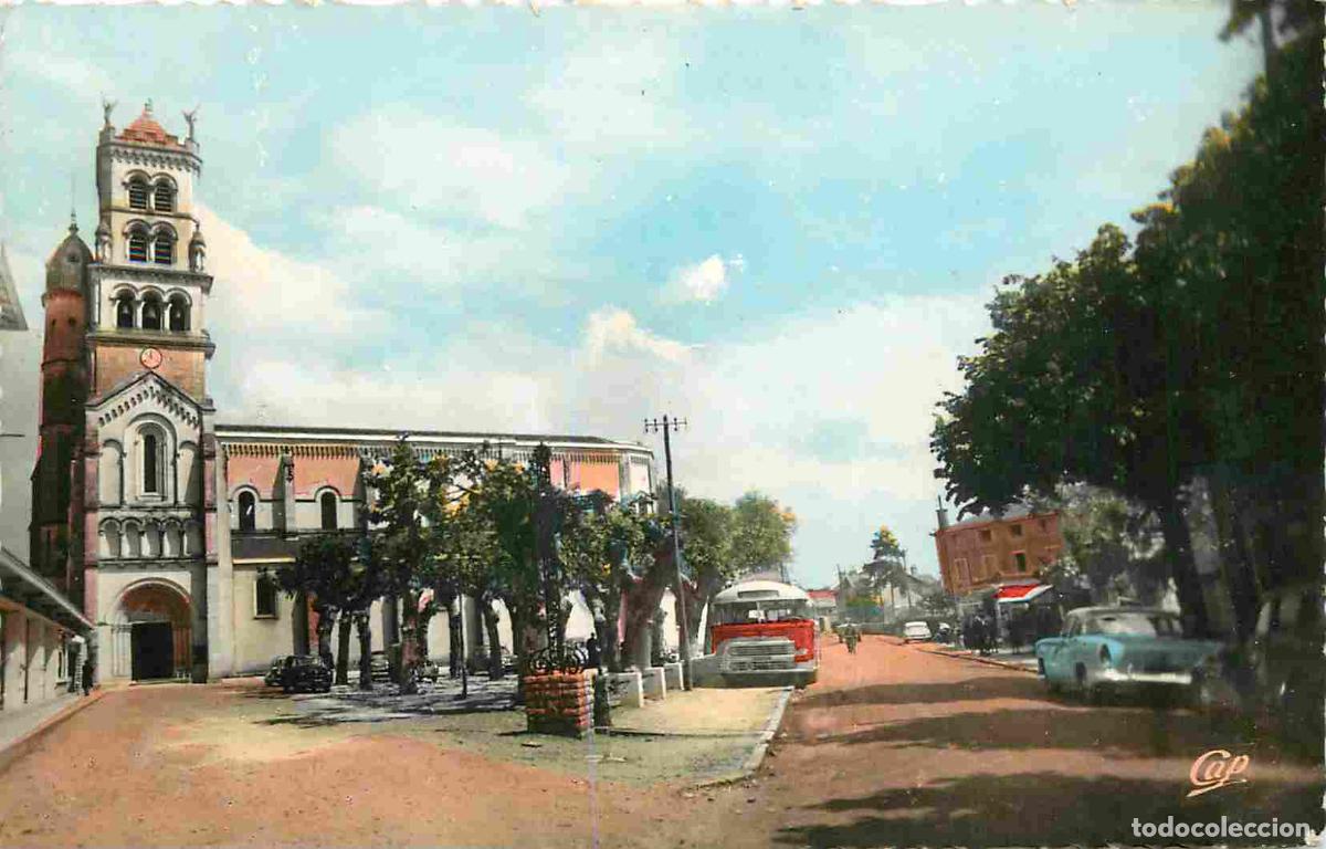 Postais: France - 40 - Buglose - La Basilique - Automobiles - Mention Photographie v&eacute;ritable - Carte Dentel&eacute;