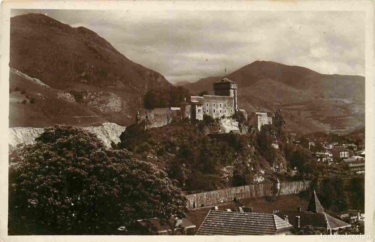 Cartes Postales: France - 65 - Lourdes - Le ch&acirc;teau phare et le pic du Jer - CPSM format CPA - Voir Scans Recto-Verso