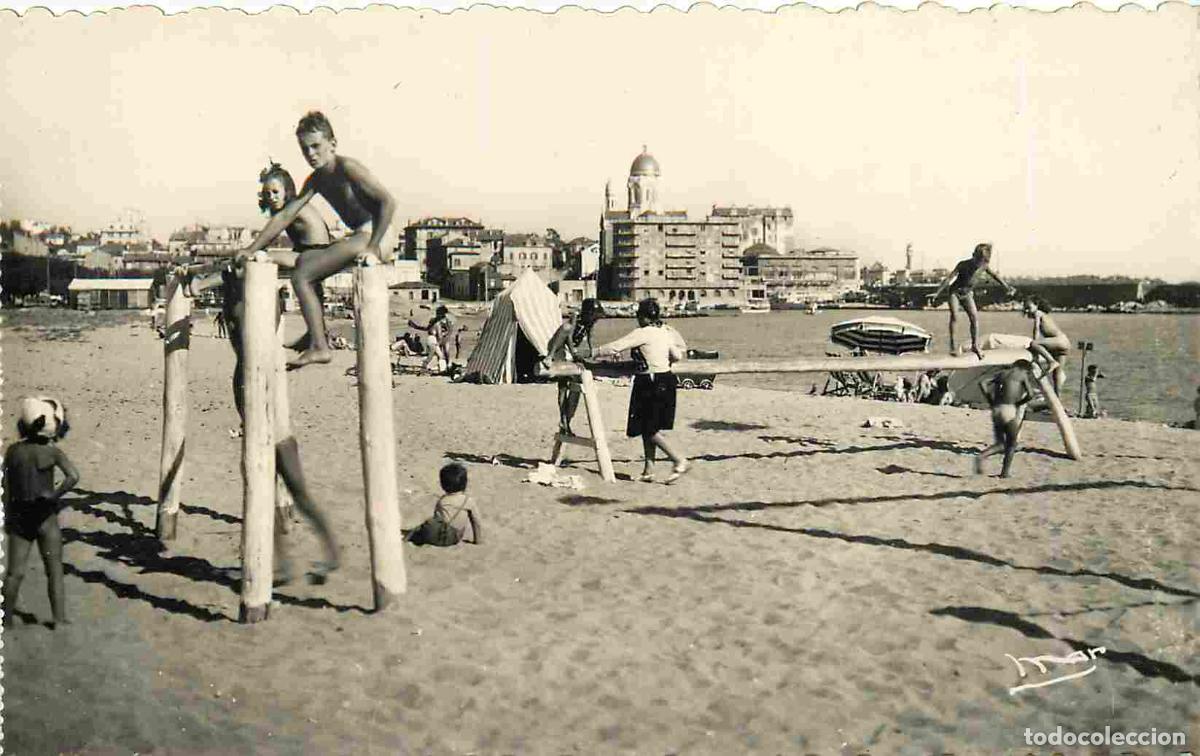 Cartes Postales: France - 83 - Fr&eacute;jus - La plage - Anim&eacute;e - Enfants - Mention Photographie v&eacute;ritable - Carte Dentel&eacute;e
