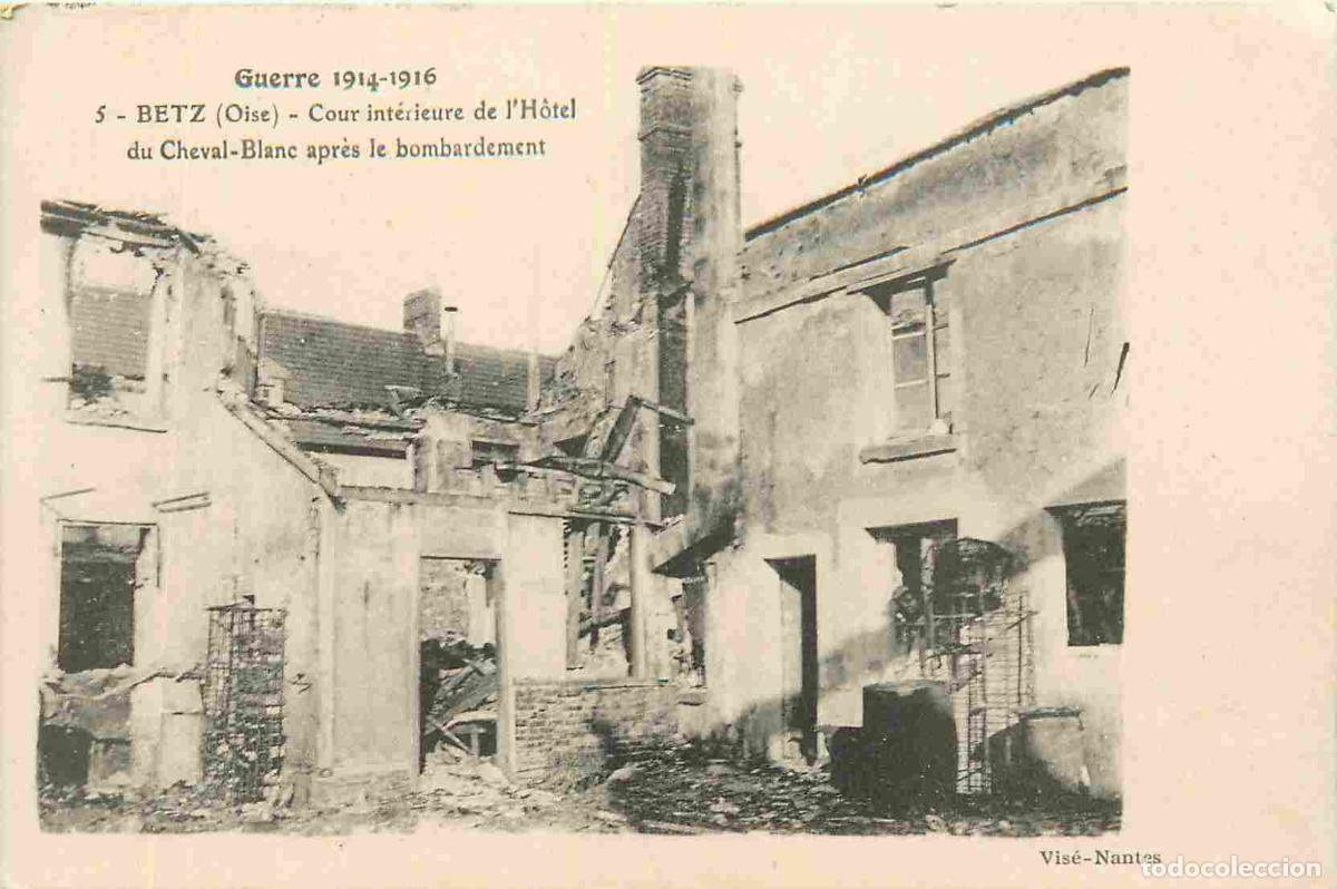 Cartes Postales: France - 60 - Betz - Guerre 1914-18 - Cours int&eacute;rieur de l'h&ocirc;tel du cheval blanc apr&egrave;s le bombardeme