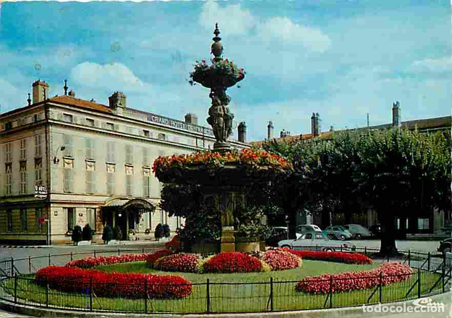 Postais: Francia - 01 - Bourg en Bresse - Place Bernard - Hotel de France - Automobiles - Fleurs - Flamme Pos