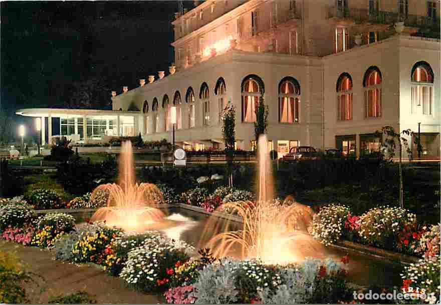 Cartoline: Francia - 01 - Divonne les Bains - Le Casino et ses Jardins - Vue de Nuit - Automobiles - CPM - Voir