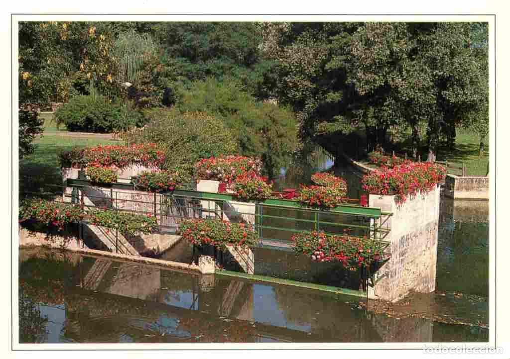 Postkarten: Francia - 01 - Chatillon sur Chalaronne - Pont fleuri sur la Chalaronne - Village fleuri - CPM - Car