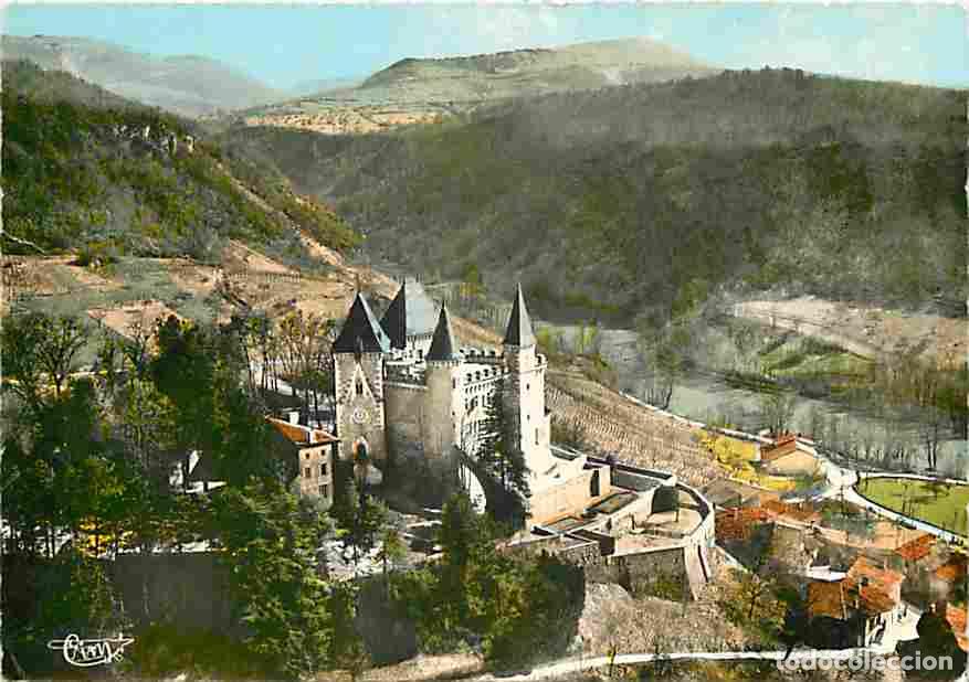 Postkarten: Francia - 01 - Amberieu en Bugey - Ses environs - Le Ch&acirc;teau de Varey - Vue a&eacute;rienne - CPM - Voir Sc