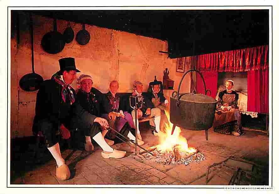 Cartes Postales: Francia - 01 - Saint Trivier de Courtes - Ferme Bressane de la Foret - Groupe Folklorique Les Hospit