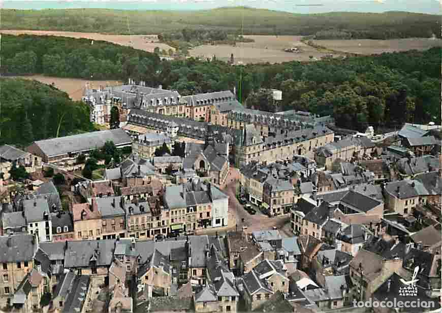 Postkarten: Francia - 02 - Villers-Cotterets - Place du Docteur Mouflier - L'Eglise et le Ch&acirc;teau de Fran&ccedil;ois 1e