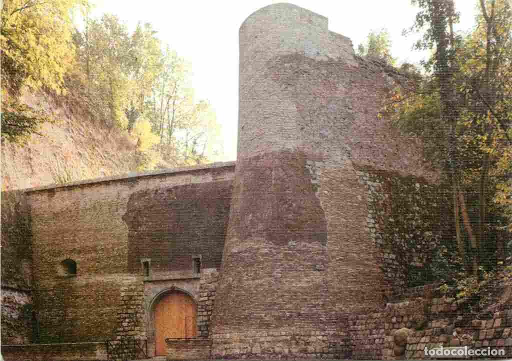 Postcards: Francia - 02 - Guise - L'entr&eacute;e des Carosses - vieilles pierres - CPM - Carte Neuve - Voir Scans Rec