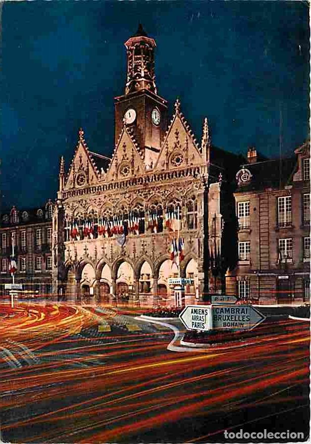 Postcards: Francia - 02 - Saint Quentin - L'Hotel de Ville - Vue de Nuit - Panneaux de signalisation - Flamme P