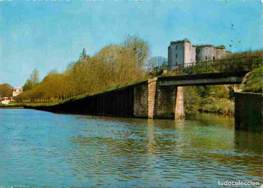 Postcards: Francia - 02 - La Fert&eacute; Milon - Le vieux Ch&acirc;teau - Carte Dentel&eacute;e - CPSM grand format - Etat l&eacute;ger p