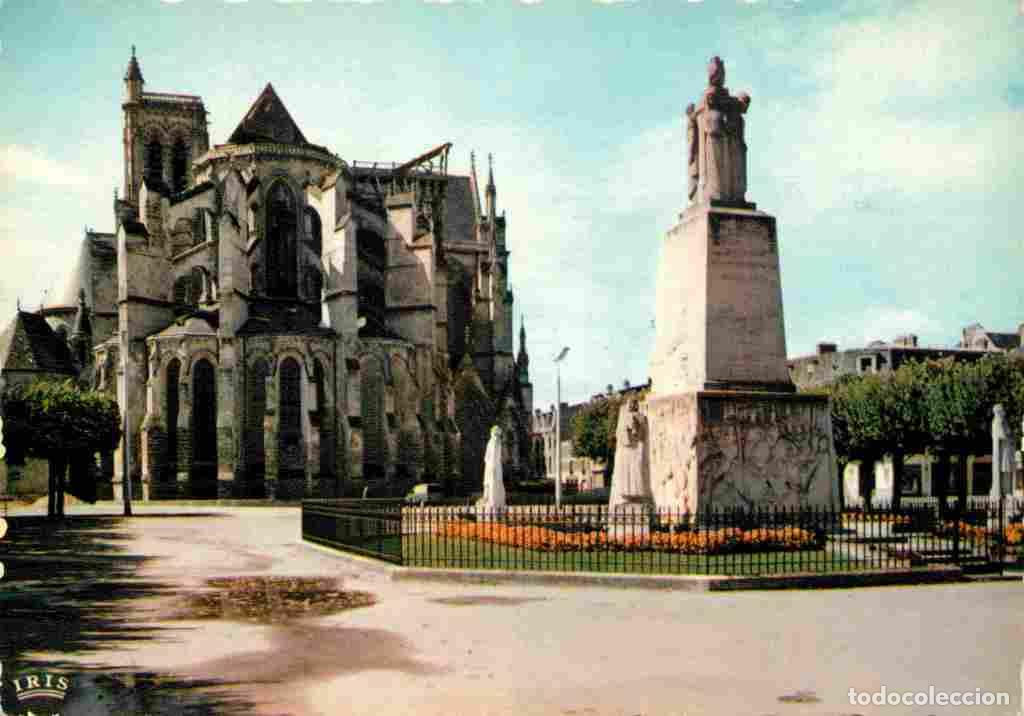 Postcards: Francia - 02 - Soissons - Cath&eacute;drale Saint Gervais et Saint Protais - Le Monument aux Morts - Carte