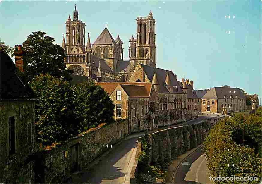 Postcards: Francia - 02 - Laon - La Cath&eacute;drale Notre Dame - Les Remparts - Carte Neuve - CPM - Voir Scans Recto