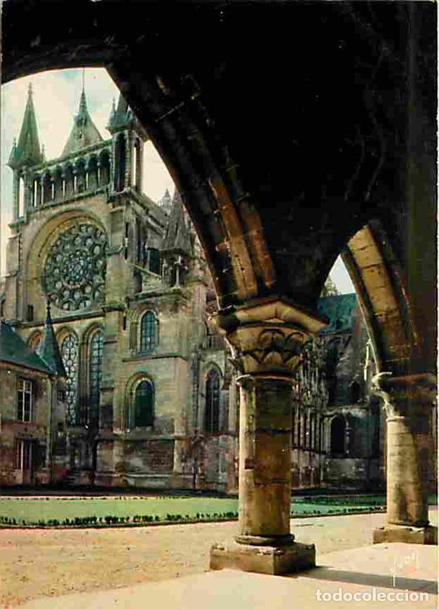 Postales: Francia - 02 - Laon - La Galerie du Cloitre du Palais de Justice - La Cath&eacute;drale Notre Dame - CPM -