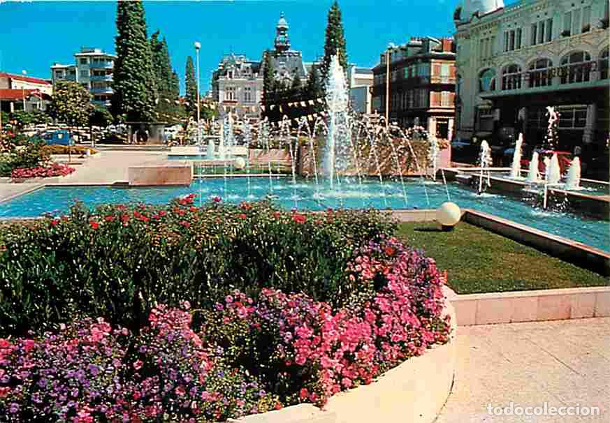 Cartoline: Francia - 03 - Vichy - La Place de la Poste - Les jets d'eau - Massifs Floraux - Fleurs - Flamme Pos