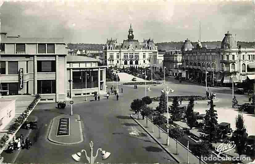 Cartoline: Francia - 03 - Vichy - La Place de la R&eacute;publique - Voir Timbre - CPM - Voir Scans Recto-Verso