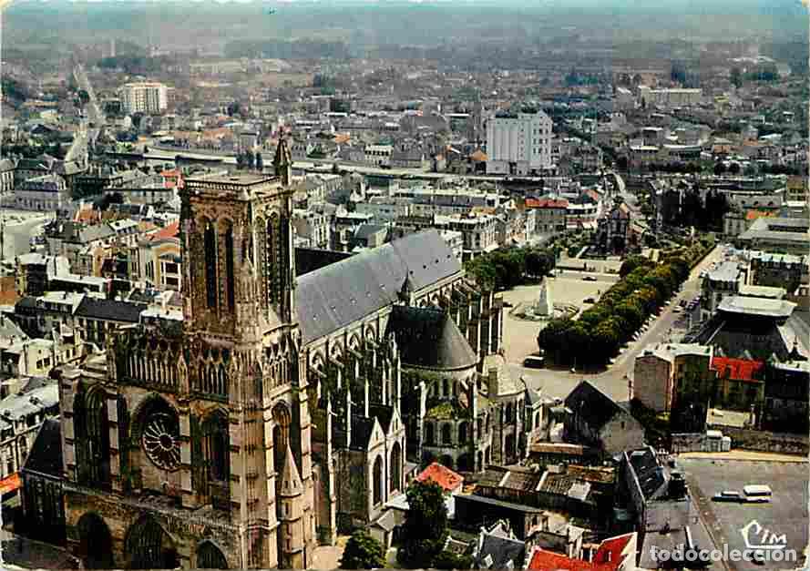 Cartoline: Francia - 02 - Soissons - Vue a&eacute;rienne - La Cath&eacute;drale - CPM - Voir Scans Recto-Verso