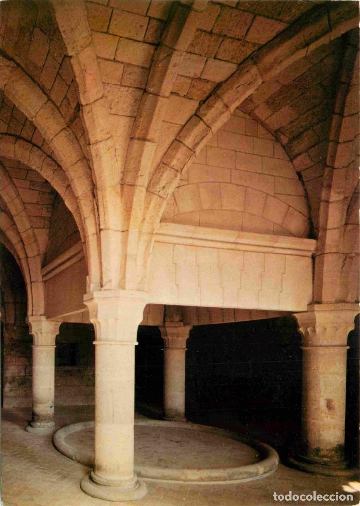 Postcards: Francia - 02 - Longpont - Abbaye de Longpont - Le chauffoir des Moines avec sa chemin&eacute;e centrale por