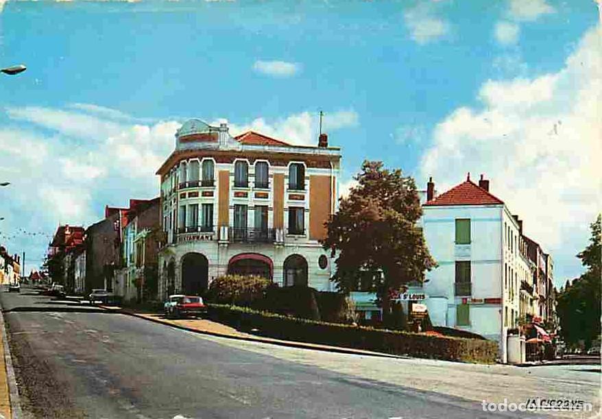 Cartes Postales: Francia - 03 - N&eacute;ris les Bains - Le Quartier Thermal &agrave; l'entr&eacute;e de la ville - Automobiles - CPM - Vo