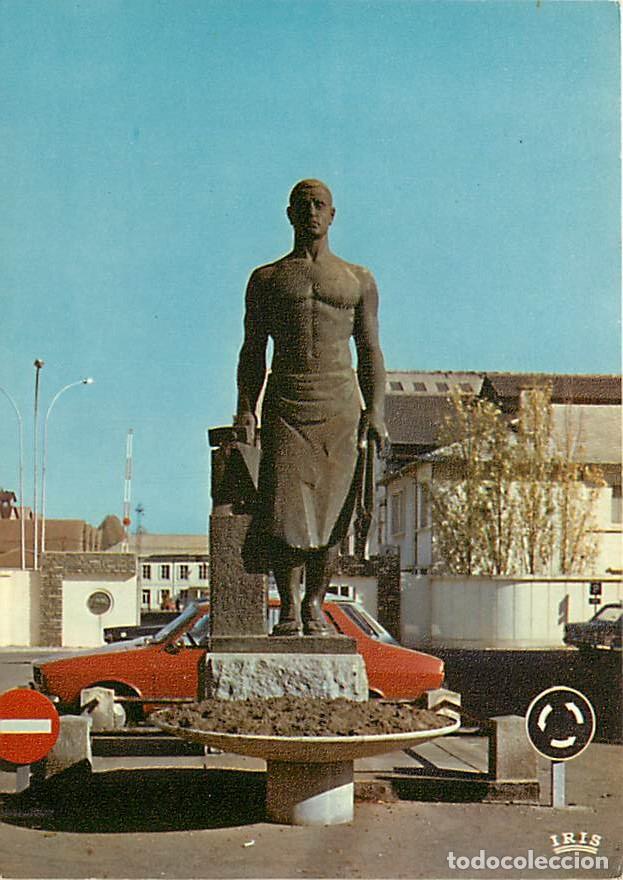 Postcards: Francia - 03 - Commentry - Le forgeron &eacute;rig&eacute; place Martenot - �uvre de M. Silvestre - Art Statue - A