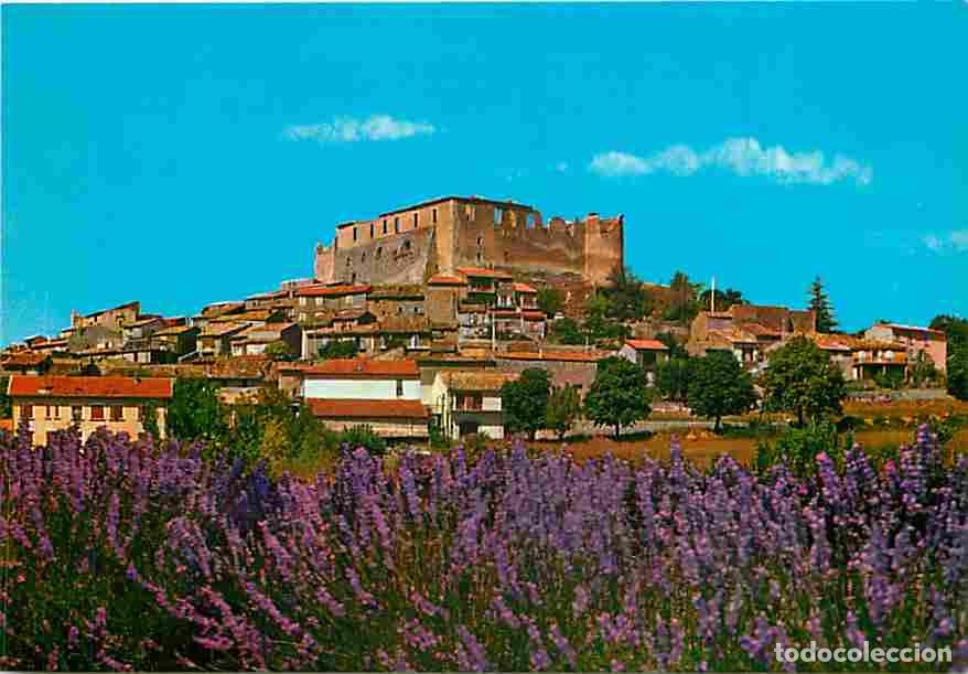 Postkarten: Francia - 04 - Gr&eacute;oux les Bains - Vue G&eacute;n&eacute;rale - Le Ch&acirc;teau des Templiers - Champs de lavande - CPM