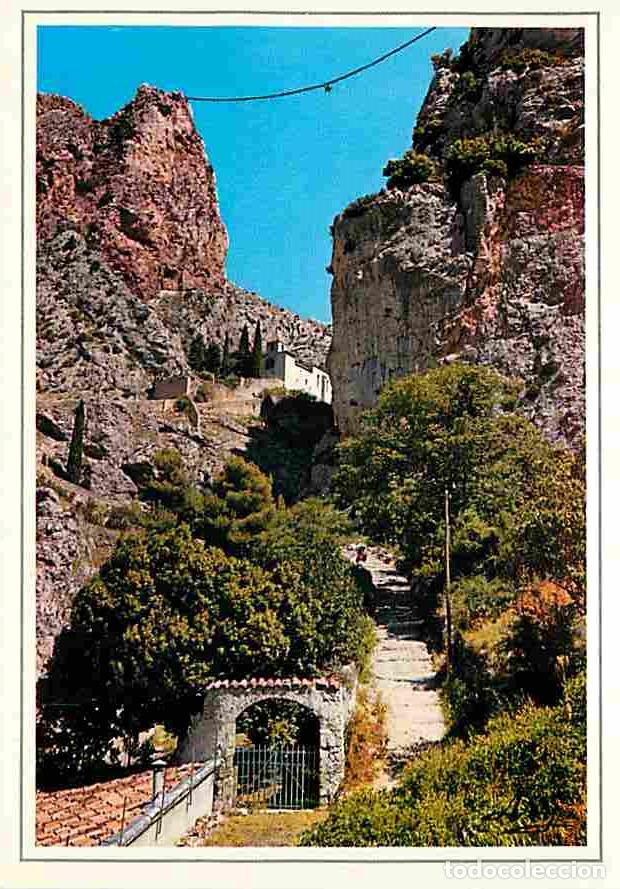 Postkarten: Francia - 04 - Moustiers Sainte Marie - La Mont&eacute;e du Calvaire et Chapelle de Beauvoir - CPM - Voir S