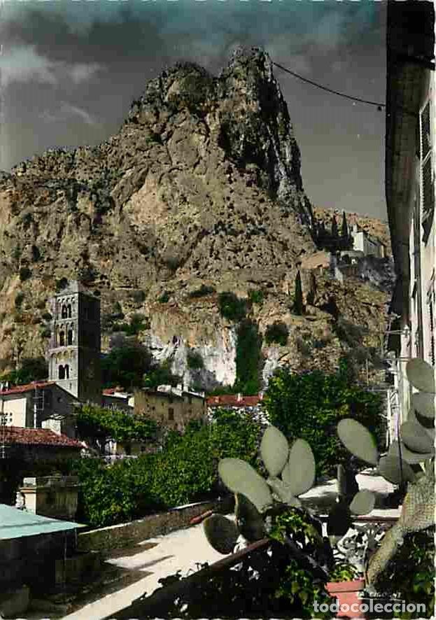 Postkarten: Francia - 04 - Moustiers Sainte Marie - L'&Eacute;glise du Xlle si&egrave;cle et la Chapelle N.-D. de Beauvoir - C