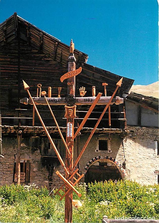 Postcards: Francia - 05 - Saint V&eacute;ran - Croix typique portant les instuments de la passion du Christ - Art Reli