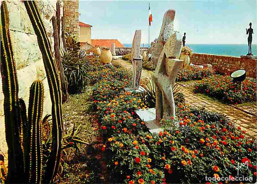 Postales: Francia - 06 - Antibes - Le Ch&acirc;teau Mus&eacute;e Picasso - La Terrasse et les Sculptures de Germaine Richie