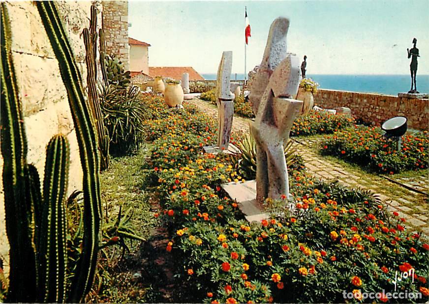 Postales: Francia - 06 - Antibes - Le Ch&acirc;teau Mus&eacute;e Picasso - la Terrasse et les Sculptures de Germaine Richie