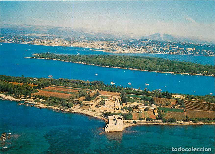 Postales: Francia - 06 - Ile Saint Honorat - Vue G&eacute;n&eacute;rale a&eacute;rienne - L'Ile Ste Marguerite - Dans le fond, Cann