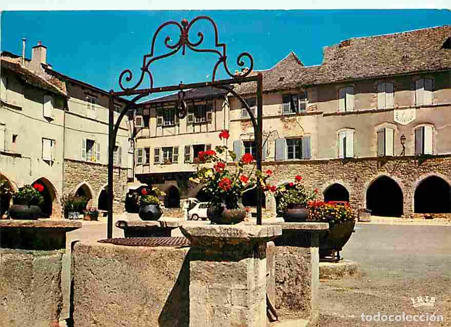 Postkarten: Francia - 12 - Sauveterre de Rouergue - La place et son cadran solaire - CPM - Voir Scans Recto-Vers
